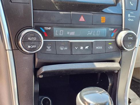 Used 2015 Toyota Camry XLE image 18