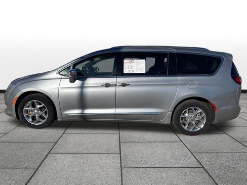 Used 2019 Chrysler Pacifica Limited w/ Advanced Safetytec Group image 2