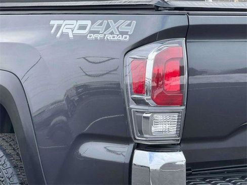 Certified 2022 Toyota Tacoma TRD Off-Road image 9