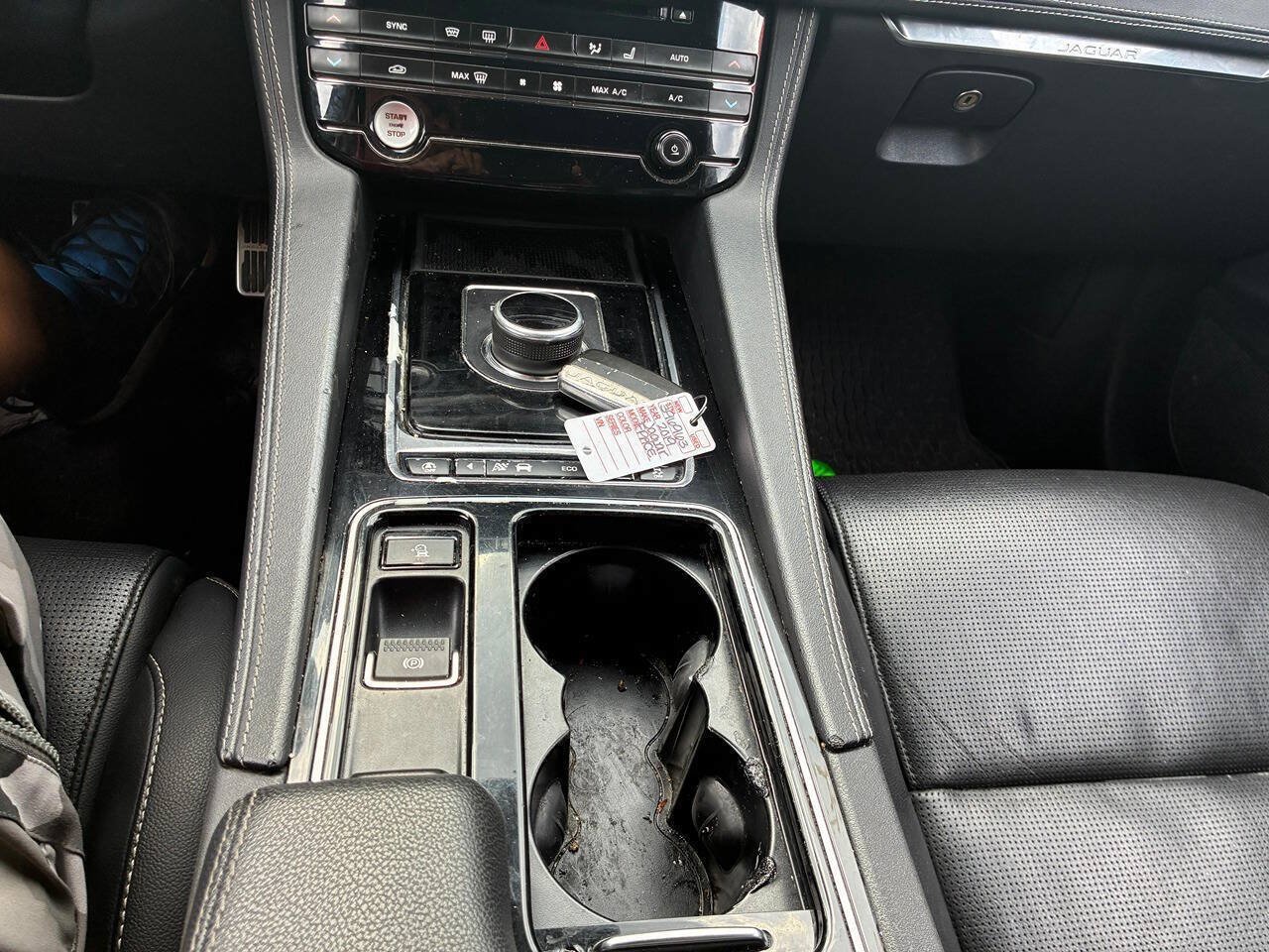 Used 2019 Jaguar F-PACE R-Sport AWD/4WD image 4