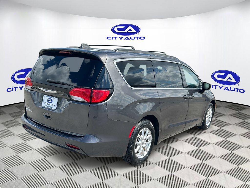 Used 2020 Chrysler Voyager Lxi FWD image 3