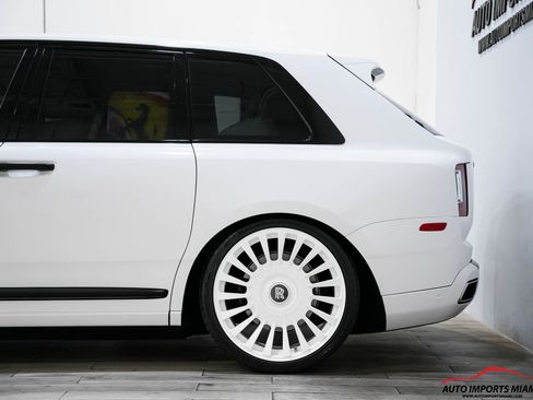 Used 2022 Rolls-Royce Cullinan image 21