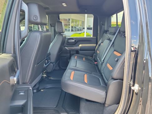 Used 2022 GMC Sierra 2500 AT4 w/ AT4 Premium Plus Package AWD/4WD image 11