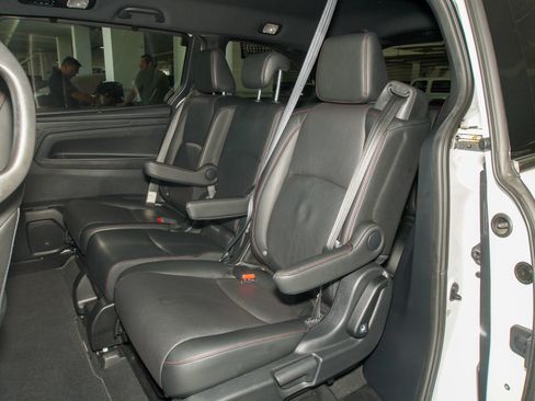 Used 2025 Honda Odyssey Sport-L image 19