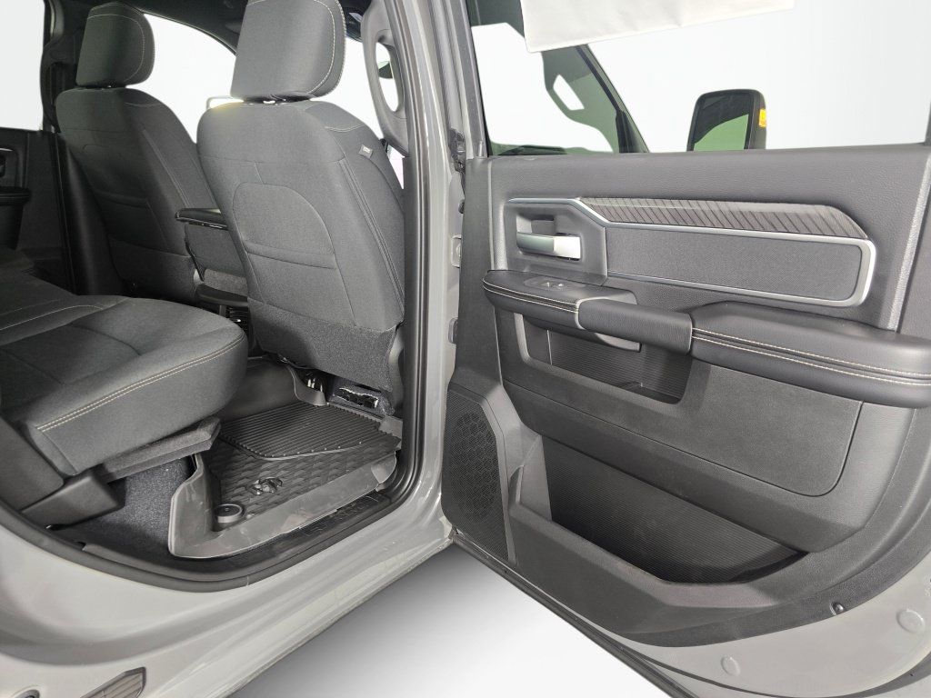 New 2026 RAM 2500 Big Horn AWD/4WD image 37
