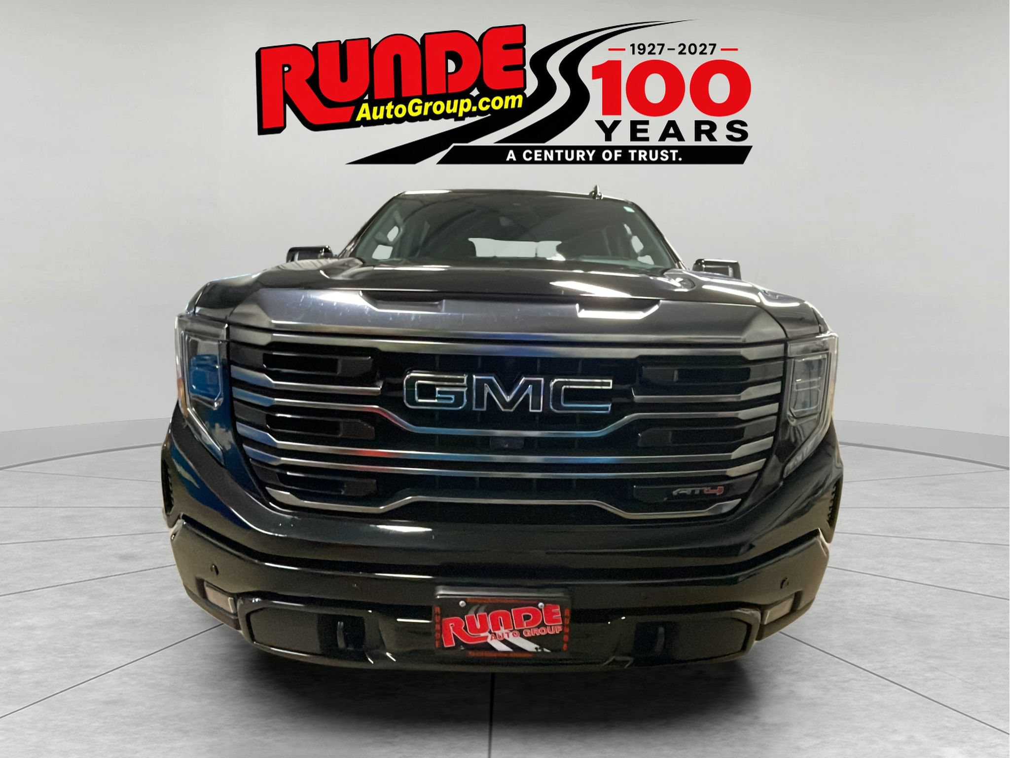 Used 2024 GMC Sierra 1500 AT4 w/ Technology Package AWD/4WD image 8