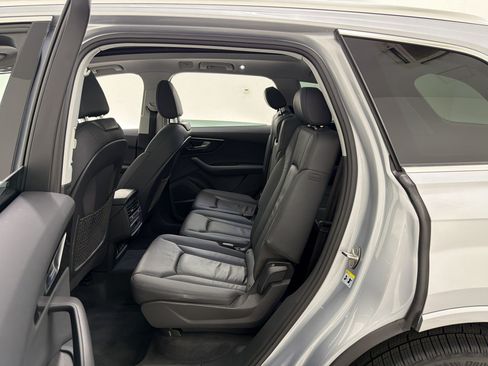 Used 2022 Audi Q7 3.0T Premium Plus w/ Premium Plus Package AWD/4WD image 23