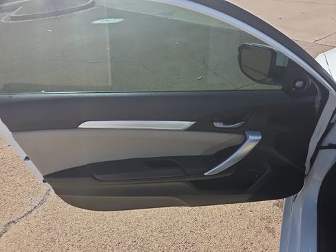 Used 2017 Honda Civic Touring image 10