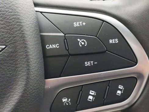 Used 2020 Chrysler Pacifica Touring-L Plus w/ Advanced Safetytec Group image 25