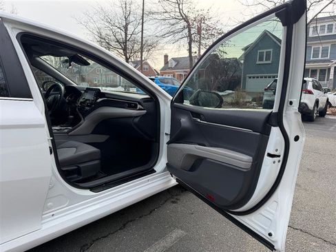 Used 2022 Toyota Camry LE image 14