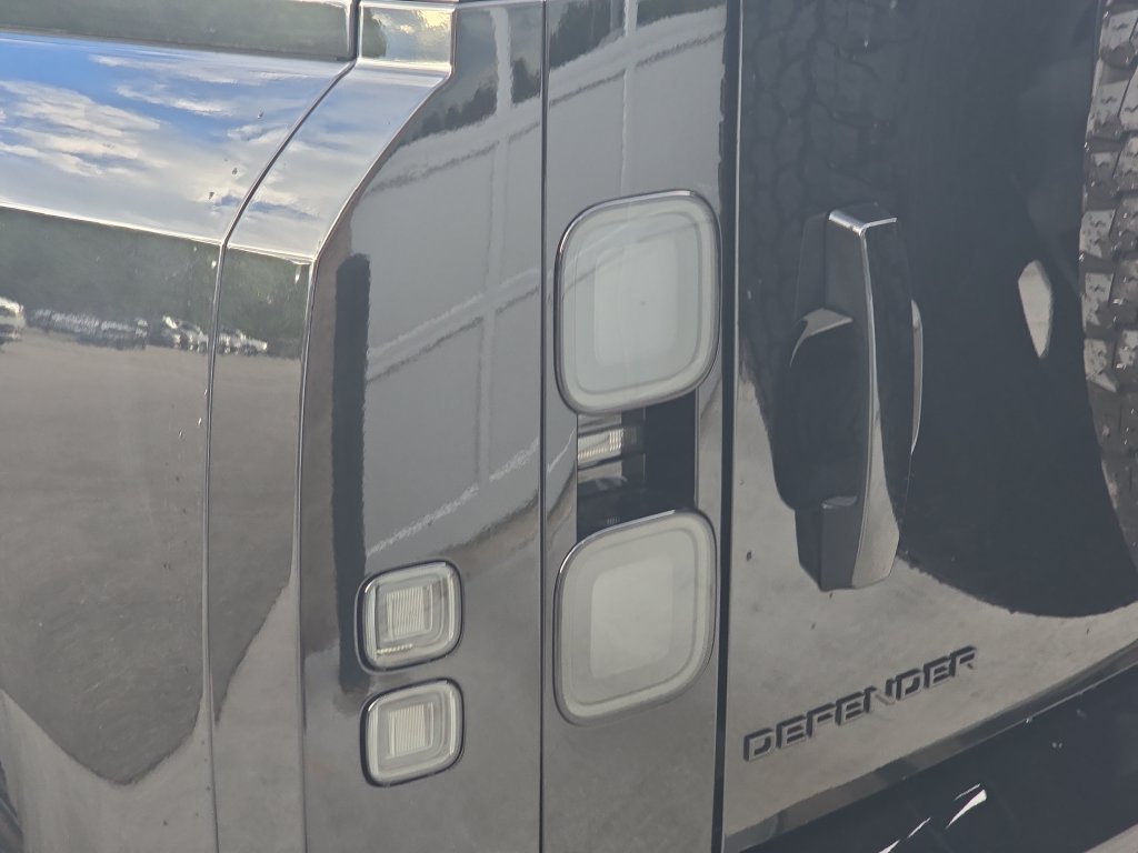 New 2026 Land Rover Defender 110 X-Dynamic SE AWD/4WD image 23