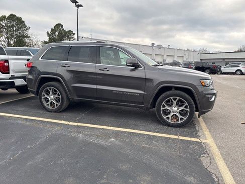 Used 2018 Jeep Grand Cherokee Limited image 5