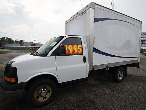 Used 2013 Chevrolet Express 3500 RWD image 3