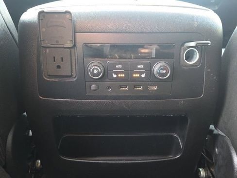 Used 2018 Chevrolet Suburban Premier image 23