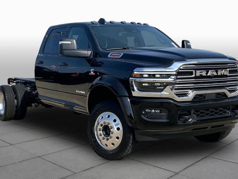 New 2026 RAM 4500 4x4 Crew Cab DRW w/ Laramie Trim Package image 2