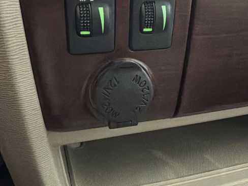 Used 2011 Toyota Sienna XLE FWD image 22