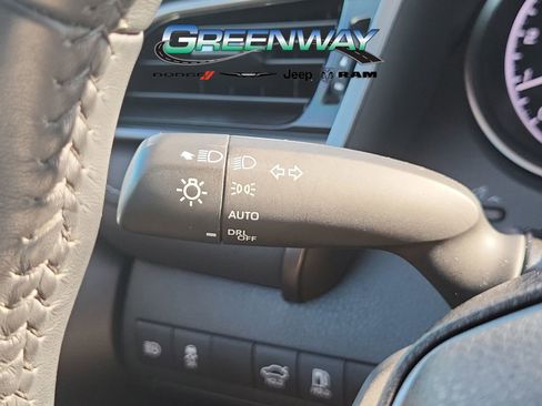 Used 2022 Toyota Camry SE image 23