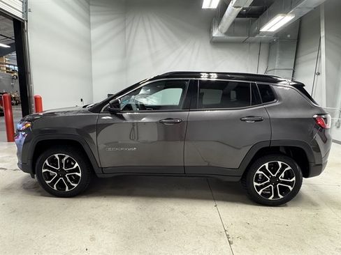 Used 2023 Jeep Compass Limited w/ Sun and Sound Group AWD/4WD image 5