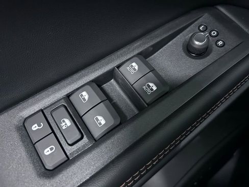 New 2026 Jeep Cherokee Overland image 5