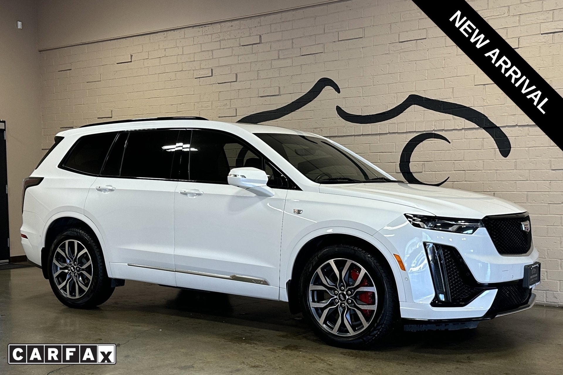Used 2025 Cadillac XT6 Sport w/ Technology Package AWD/4WD image 1