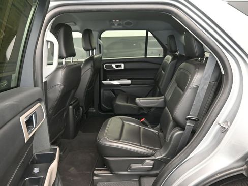 Used 2023 Ford Explorer XLT w/ Equipment Group 202A RWD image 15