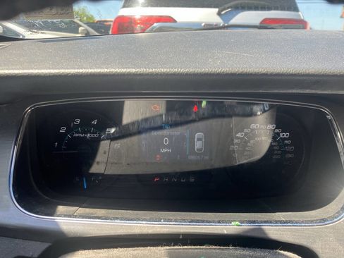 Used 2016 Ford Taurus SEL FWD image 4