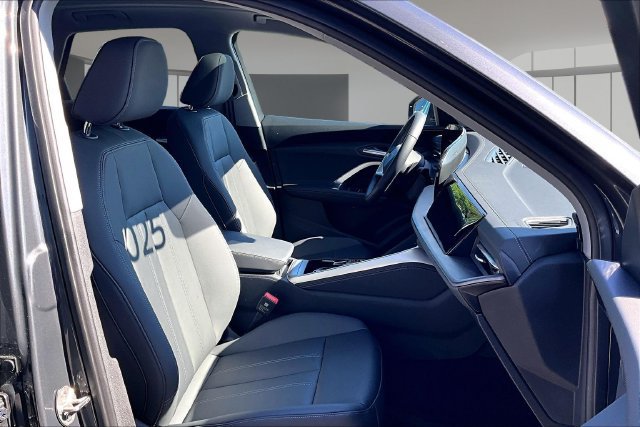 Used 2025 Audi Q5 Premium w/ Convenience Package AWD/4WD image 29