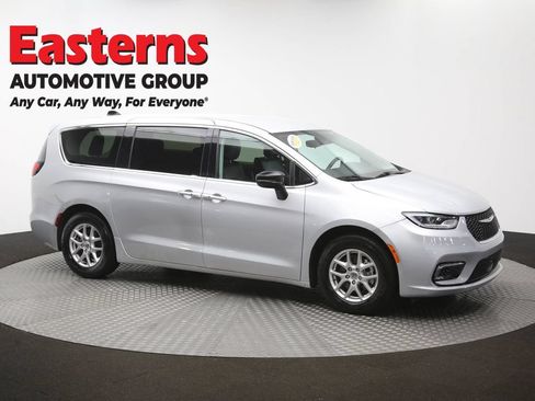 Used 2024 Chrysler Pacifica Touring-L FWD image 49