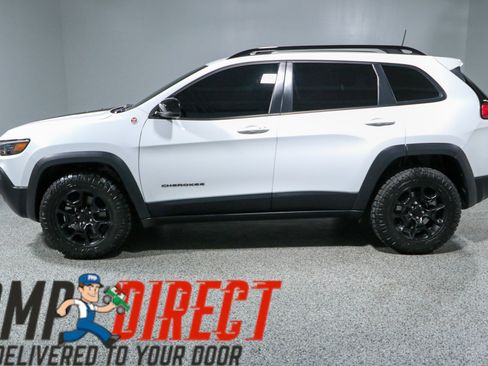 Used 2022 Jeep Cherokee Trailhawk w/ Premium Leather Package AWD/4WD image 10
