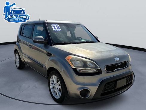 Used 2013 Kia Soul + image 2