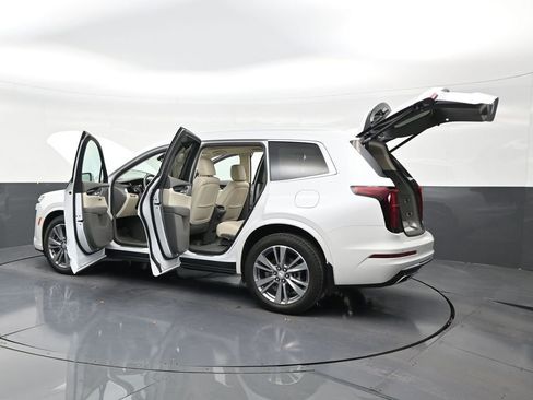 Used 2025 Cadillac XT6 Premium Luxury w/ LPO, Floor Liner Package FWD image 32