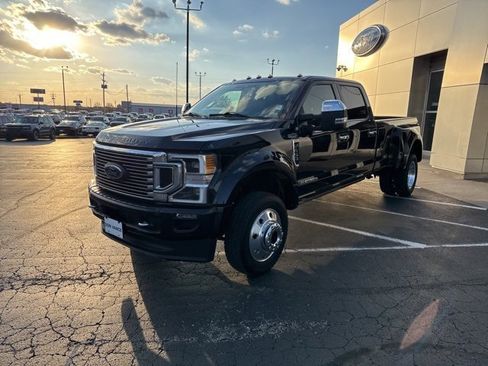 Used 2022 Ford F450 Platinum w/ FX4 Off-Road Package image 2