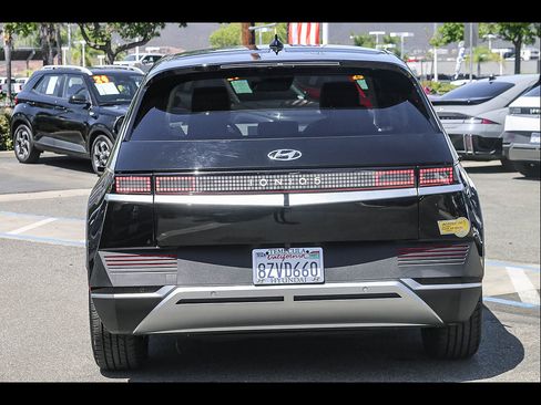 Certified 2022 Hyundai Ioniq 5 SEL w/ Cargo Package RWD image 9