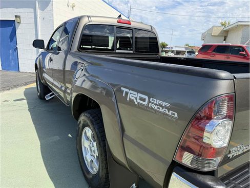 Used 2012 Toyota Tacoma 4x4 Access Cab V6 w/ TRD Off-Road Pkg image 14