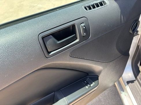 Used 2014 Ford Mustang Coupe RWD image 18
