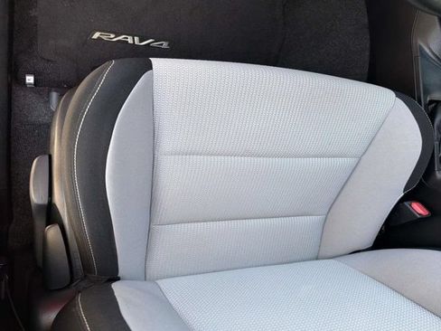 Used 2017 Toyota RAV4 XLE FWD image 9