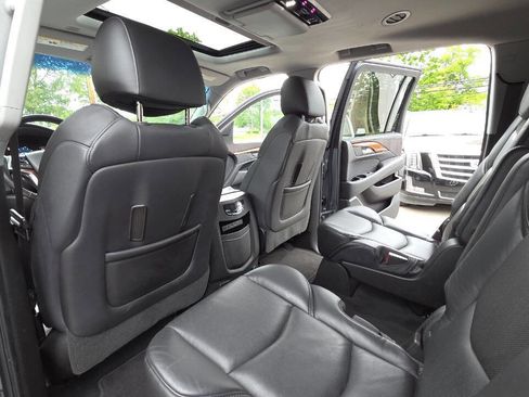 Used 2018 Cadillac Escalade ESV Premium Luxury AWD/4WD image 39