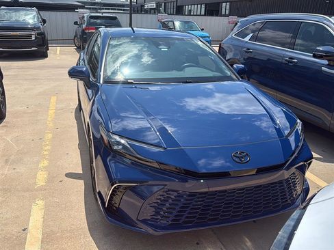 Used 2025 Toyota Camry XSE FWD image 7
