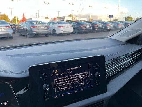 Used 2025 Volkswagen Jetta SE image 18