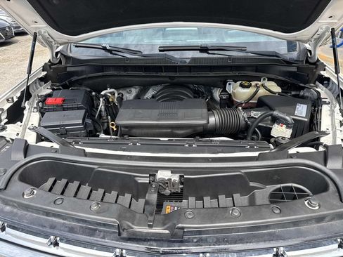 Used 2021 Chevrolet Suburban Premier w/ Premium Package RWD image 3