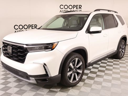 Used 2023 Honda Pilot Touring image 11