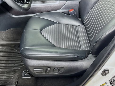 Used 2023 Toyota Highlander XSE AWD/4WD image 18