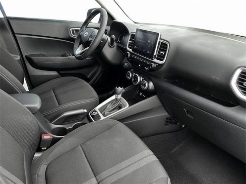 Used 2025 Hyundai Venue SEL image 15