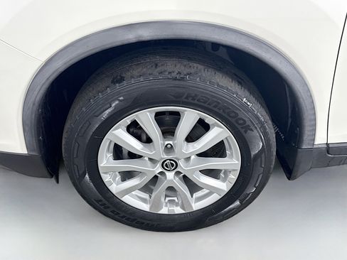 Used 2019 Nissan Rogue SV image 38