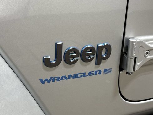 Used 2024 Jeep Wrangler Unlimited Rubicon 4xe AWD/4WD image 26