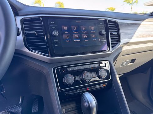 Certified 2022 Volkswagen Atlas Cross Sport SE w/ Panoramic Sunroof Package FWD image 25