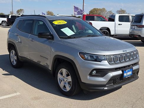 Used 2022 Jeep Compass Latitude w/ Convenience Group AWD/4WD image 7
