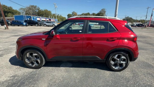 Used 2025 Hyundai Venue SEL FWD image 5