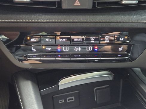 Used 2023 Buick Envision Essence image 17