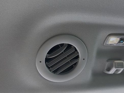 Used 2023 Ford Explorer XLT image 26